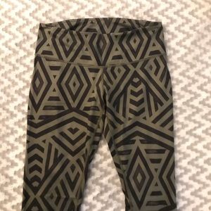Lululemon green and black chevron leggings